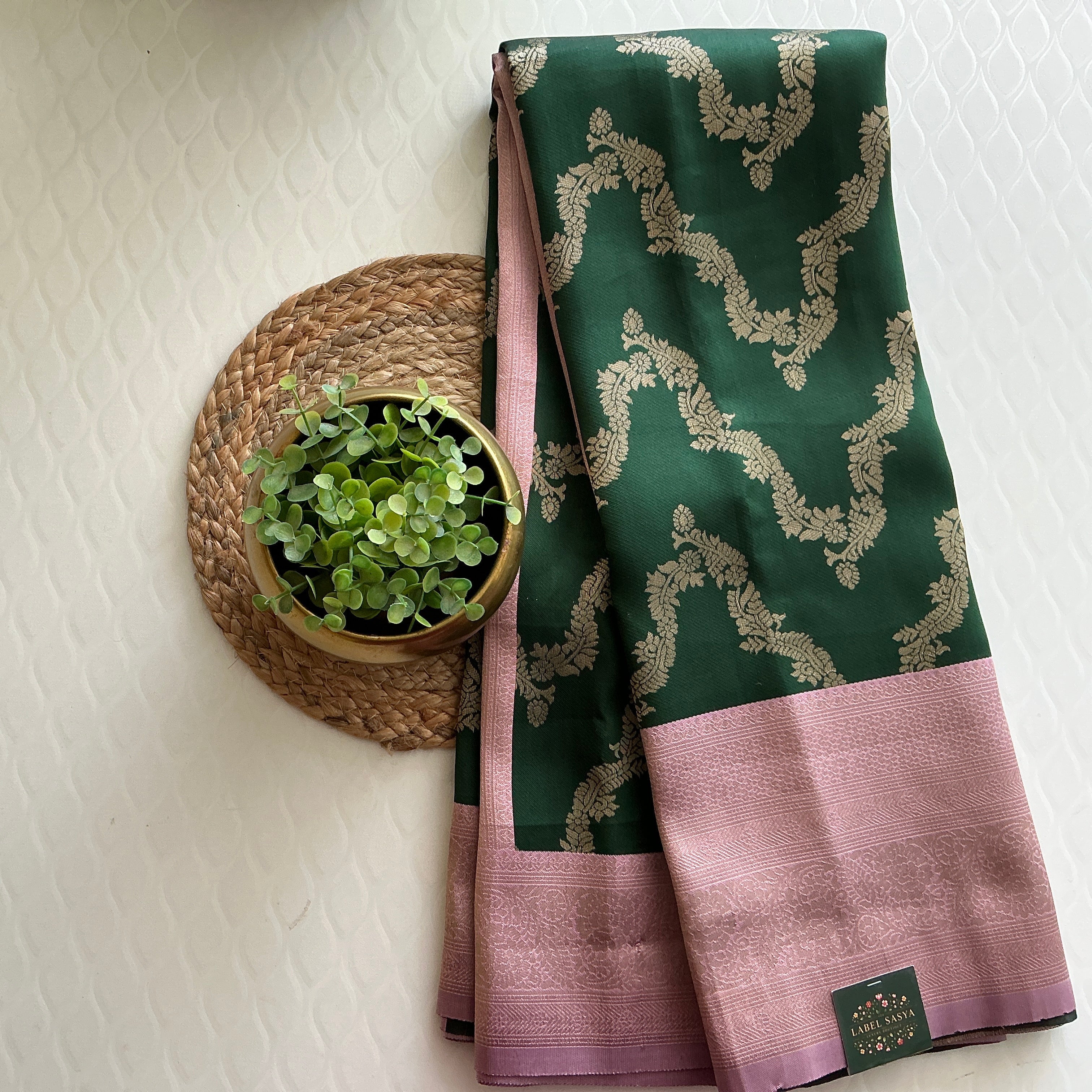 PREMIUM PATTU CONTRAST BORDER GREEN AND PINK SAREE