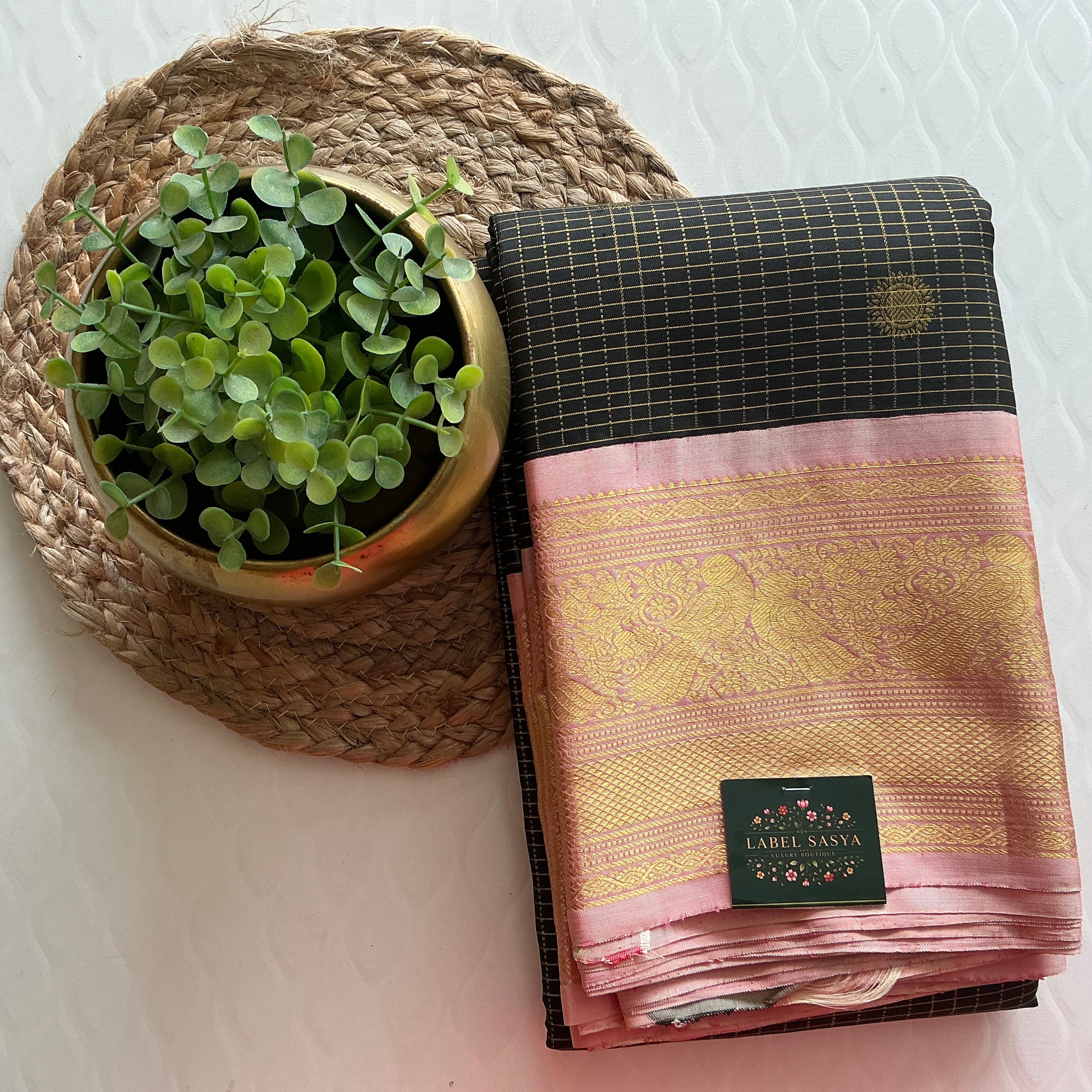 PREMIUM PURE KANCHI VINTAGE PATTU SAREE BLACK AND LIGHT PINK KANCHI BORDER