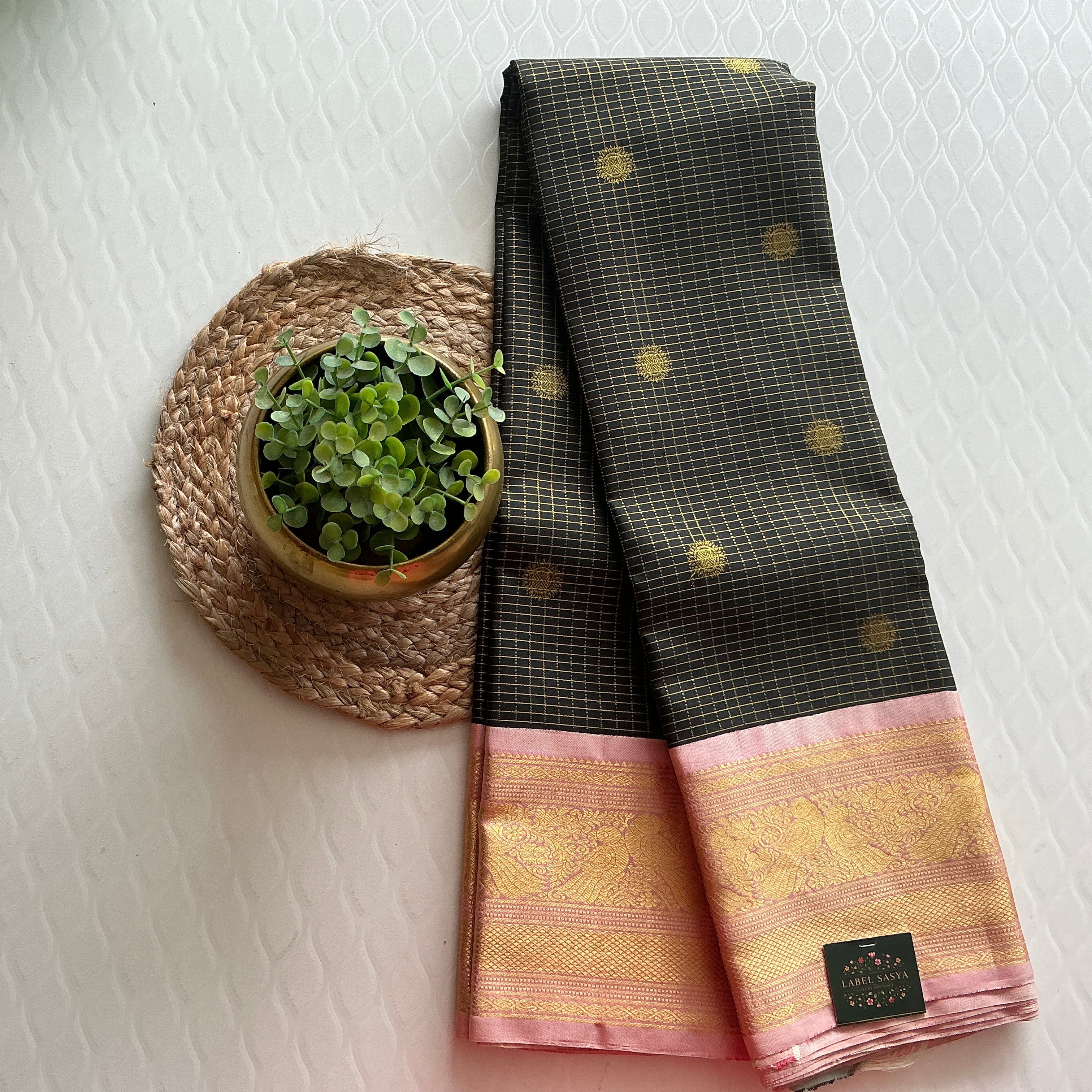 PREMIUM PURE KANCHI VINTAGE PATTU SAREE BLACK AND LIGHT PINK KANCHI BORDER
